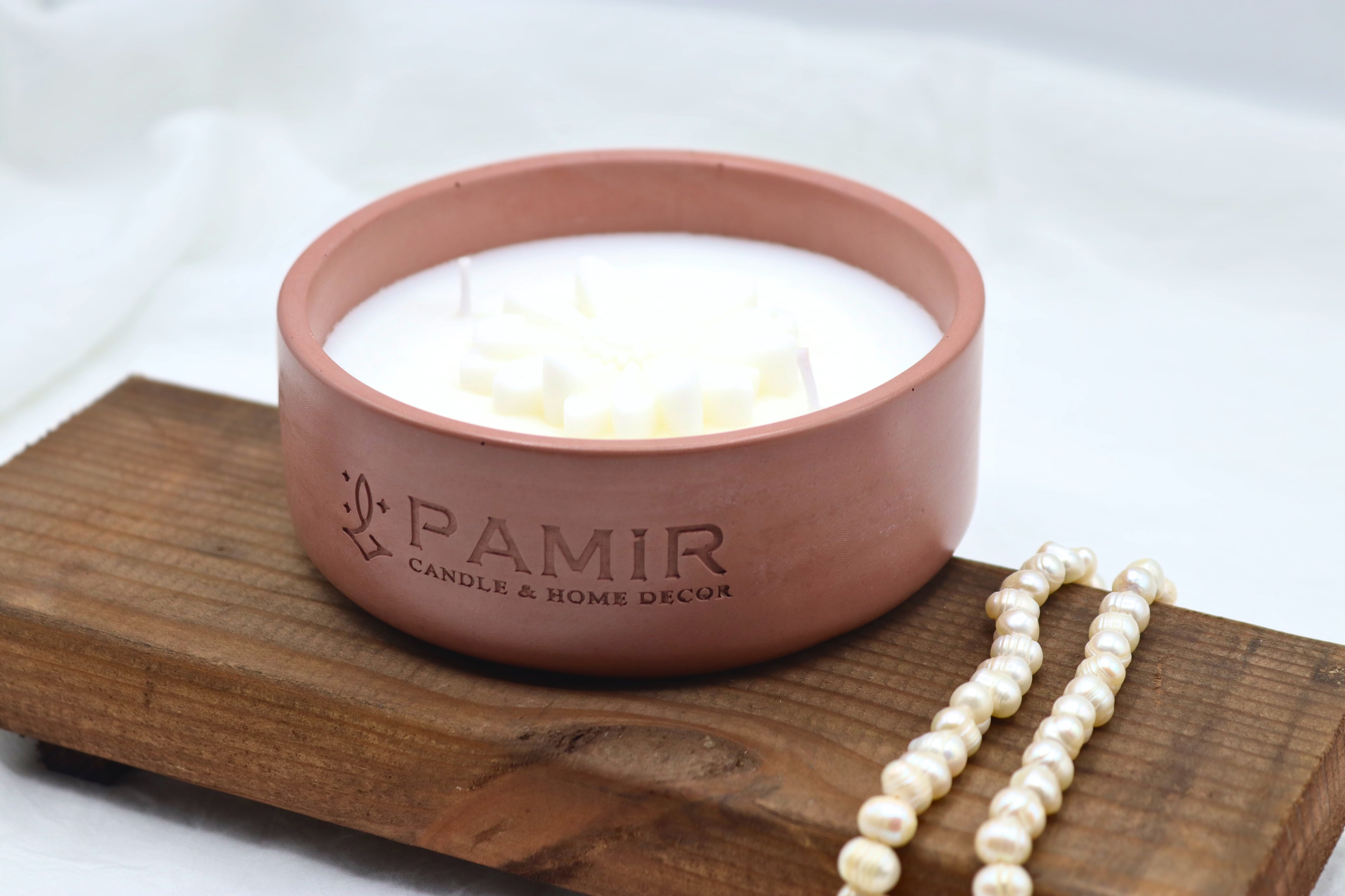 Pamir Modern Silindir Taş Mum Koleksiyonu: Estetik Tasarım ve Doğal Renklerin Buluşması